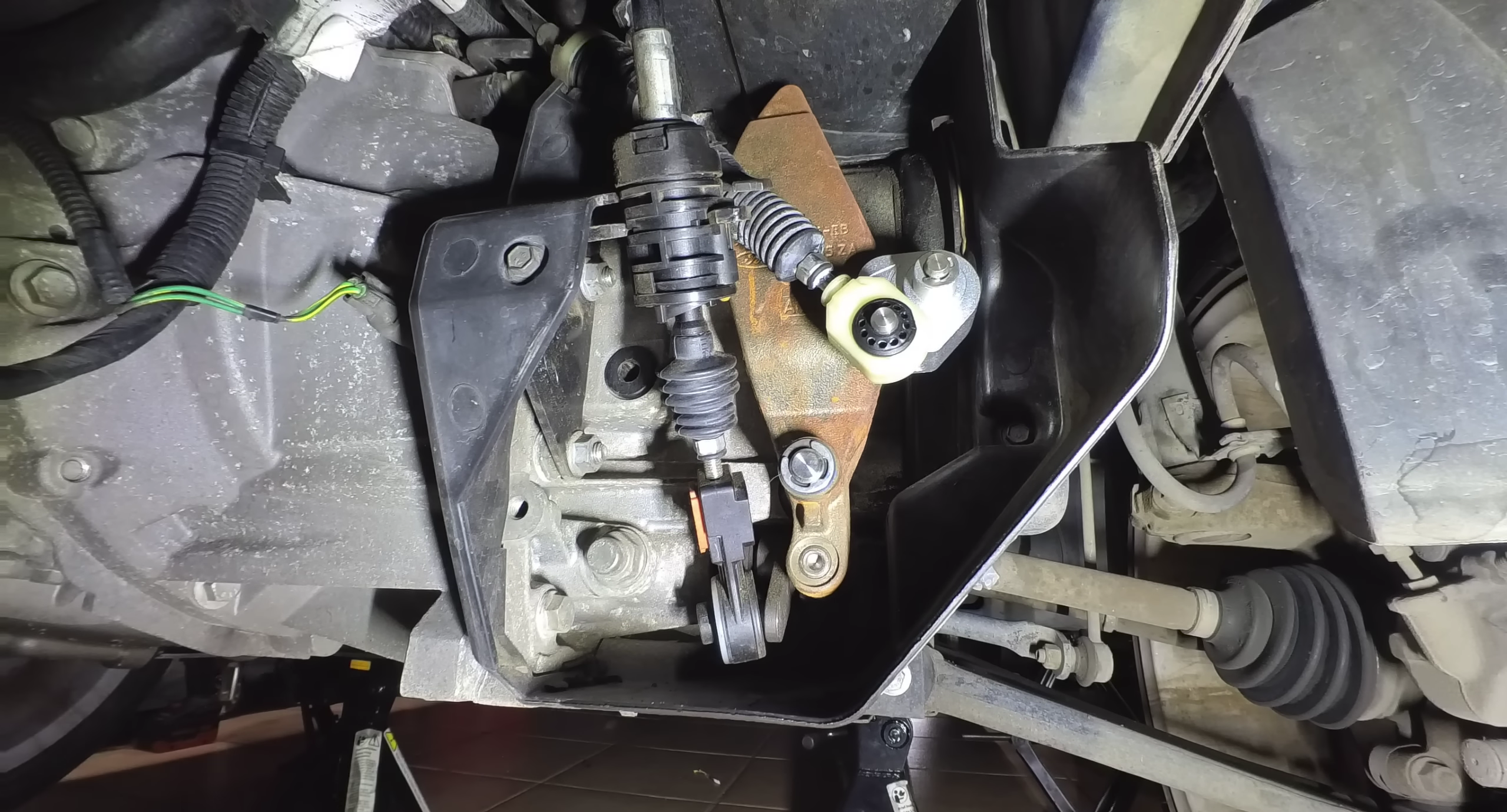 2005 Ford Fiesta - Installing a Short Shifter